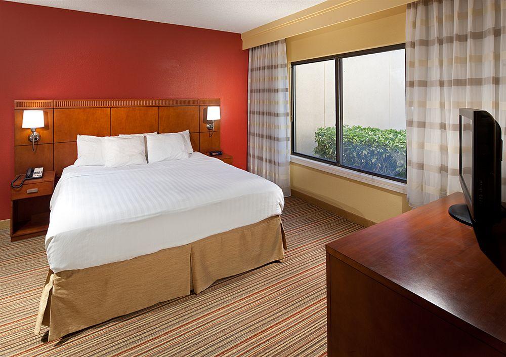 Hotel Courtyard By Marriott Orlando Airport Exterior foto