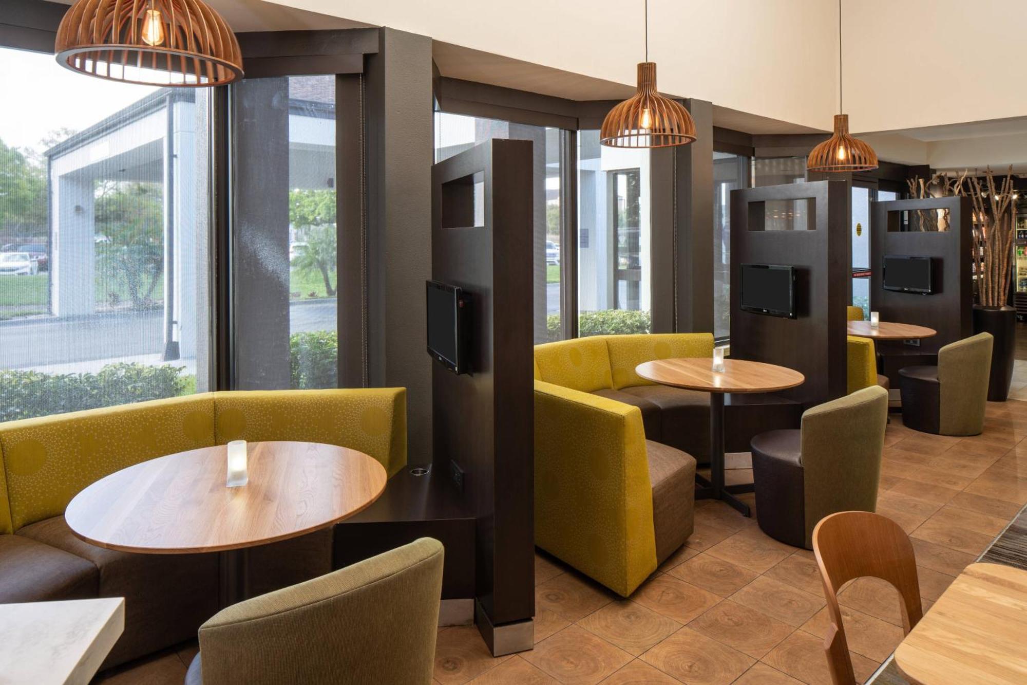 Hotel Courtyard By Marriott Orlando Airport Exterior foto