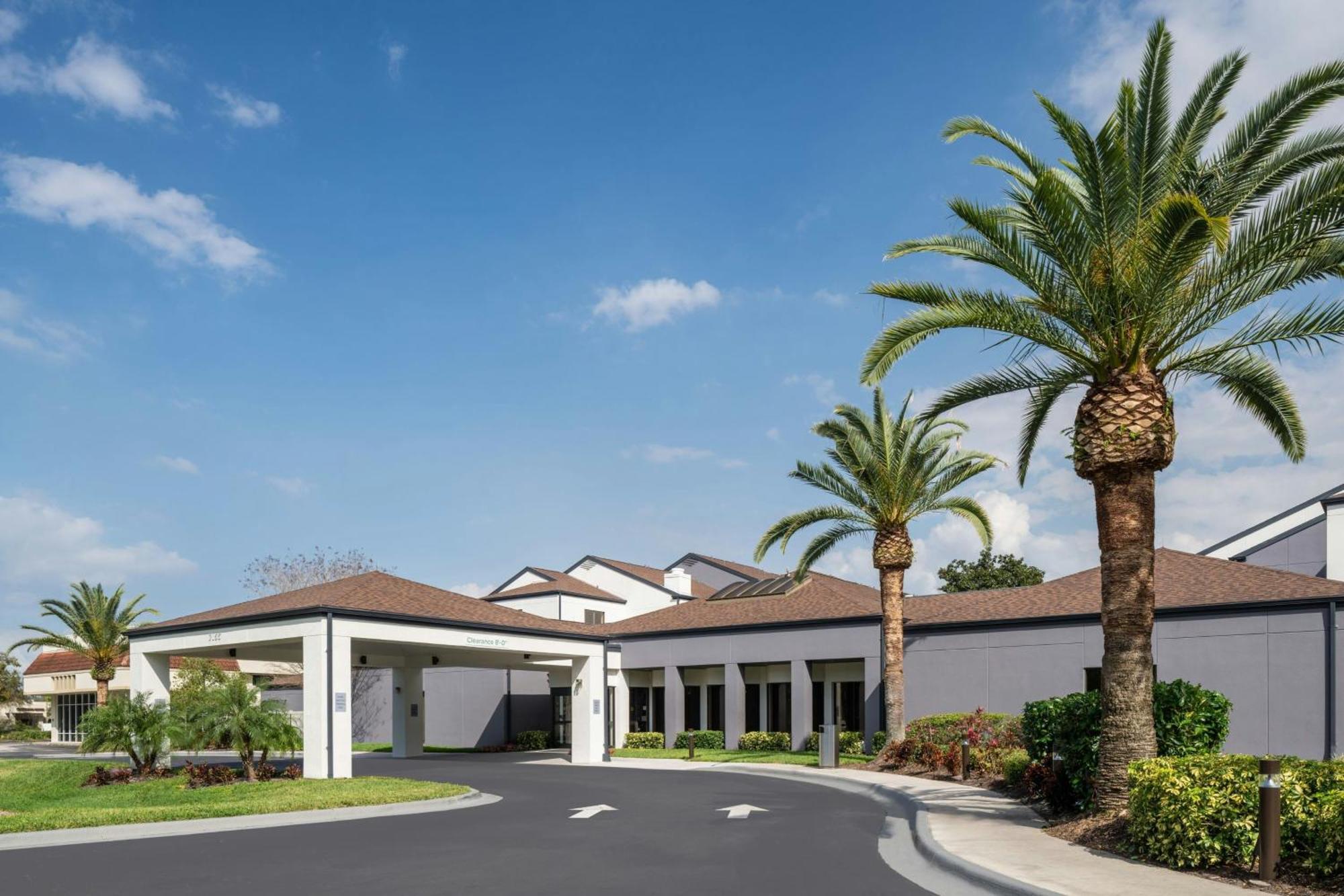 Hotel Courtyard By Marriott Orlando Airport Exterior foto