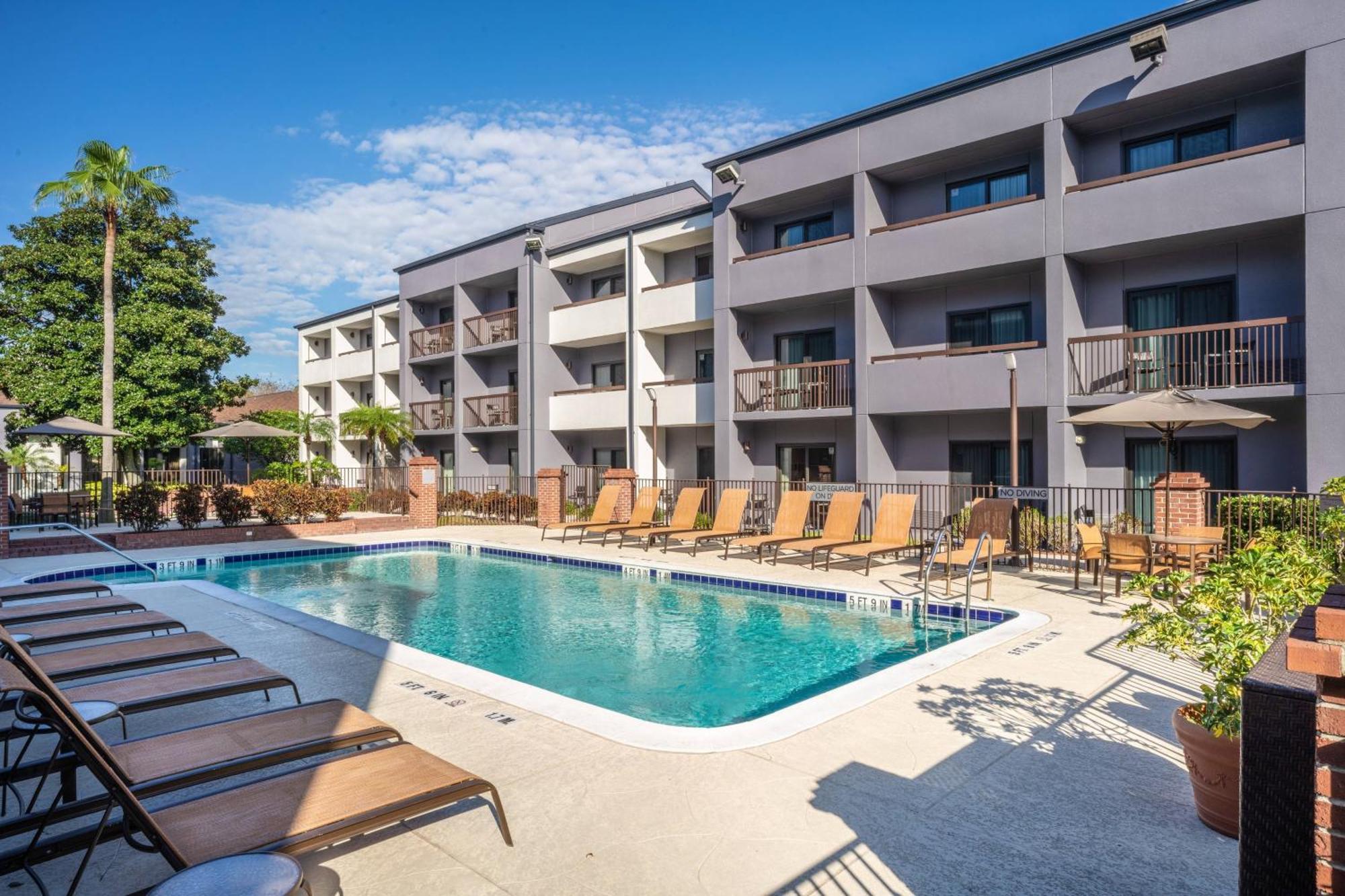 Hotel Courtyard By Marriott Orlando Airport Exterior foto