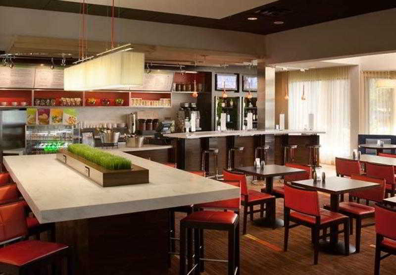 Hotel Courtyard By Marriott Orlando Airport Exterior foto